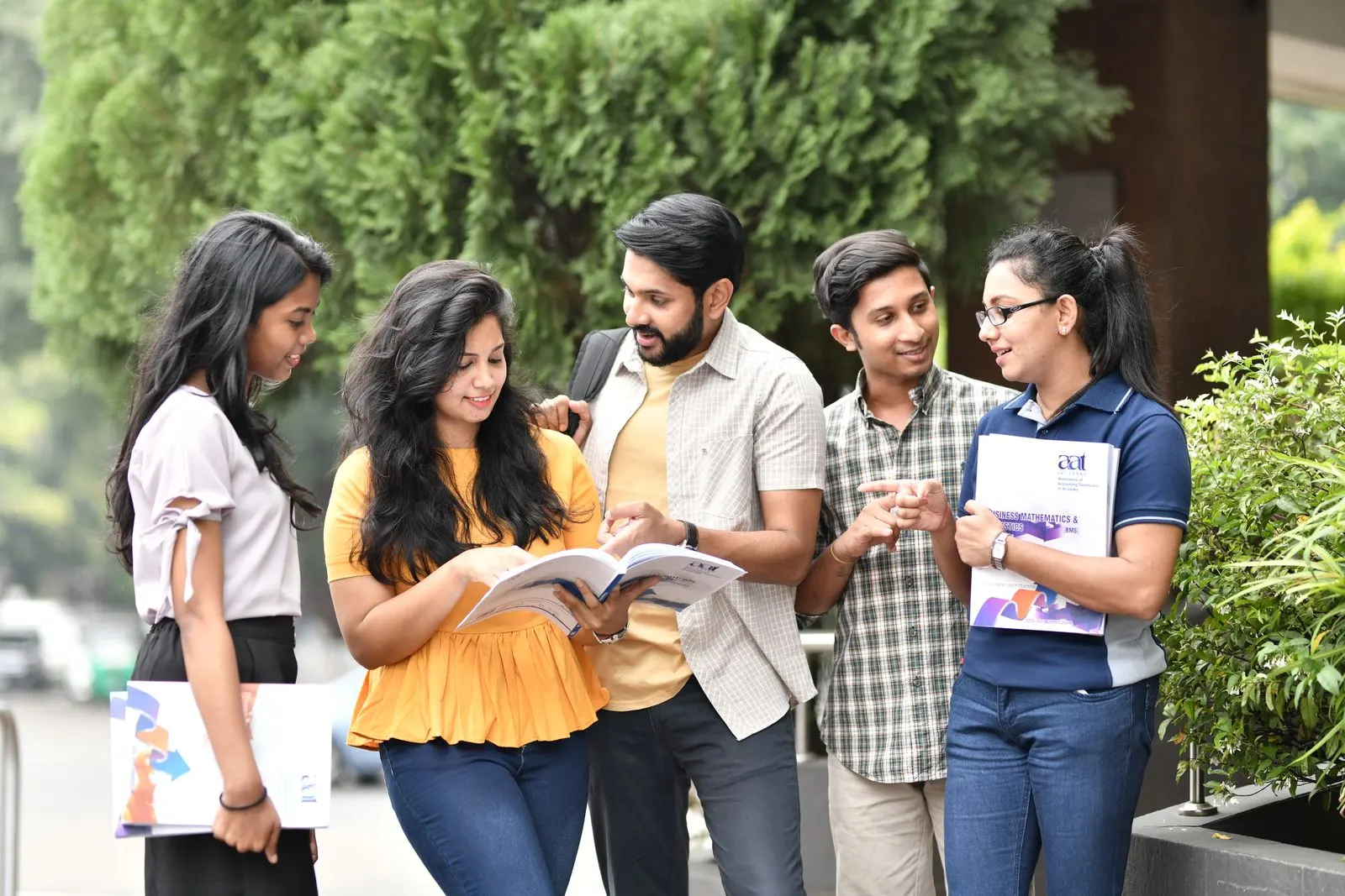 Students working through college options together